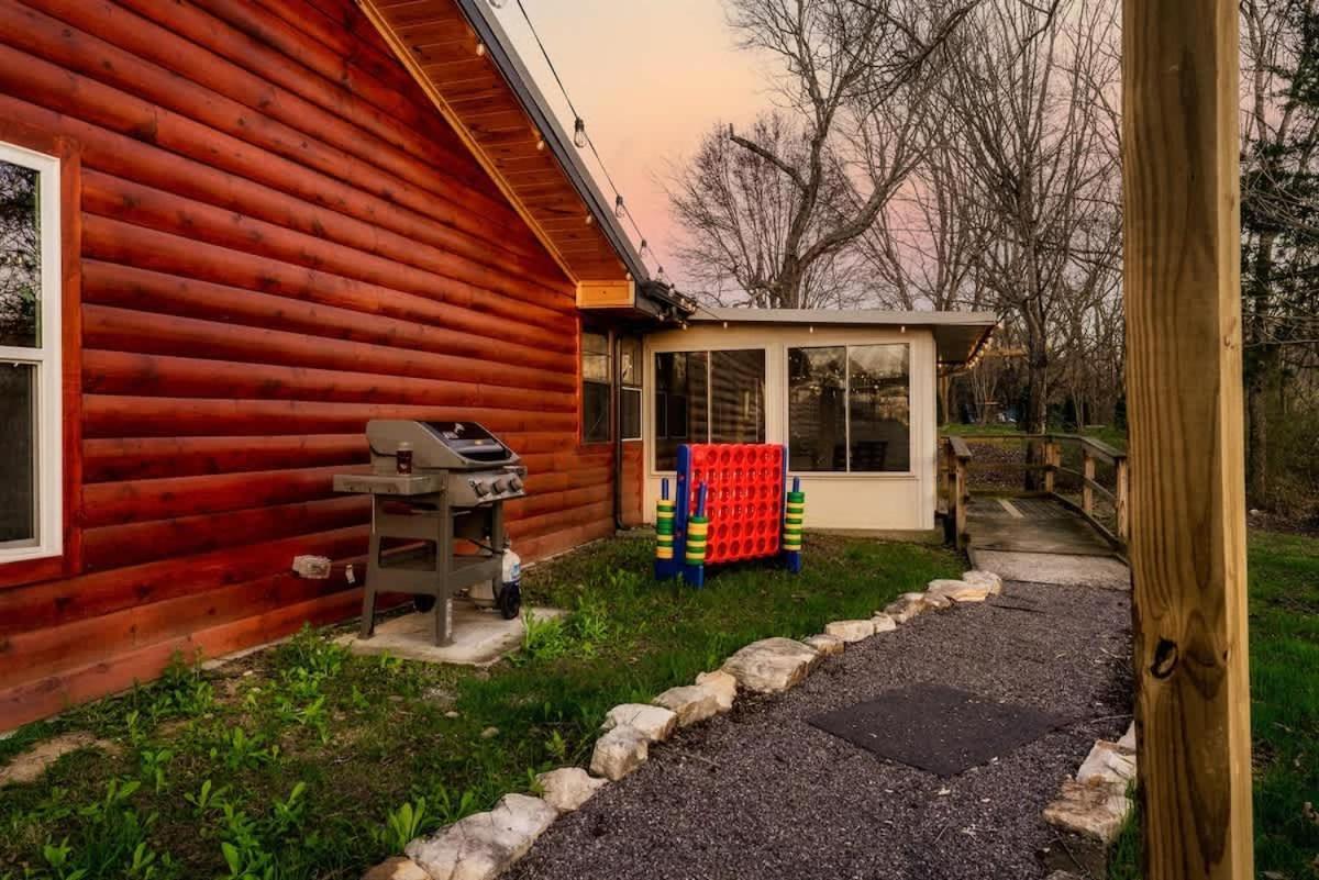 Fun Heated Pool Cabin - Walk To Parkway Pigeon Forge Exterior photo