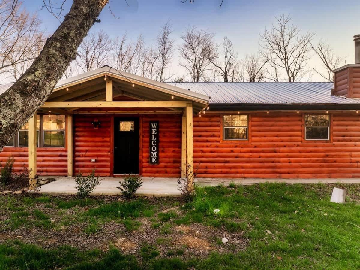 Fun Heated Pool Cabin - Walk To Parkway Pigeon Forge Exterior photo