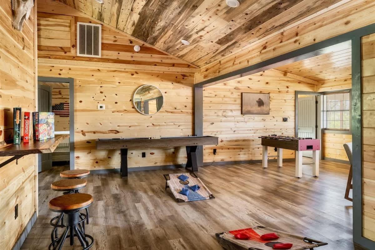 Fun Heated Pool Cabin - Walk To Parkway Pigeon Forge Exterior photo